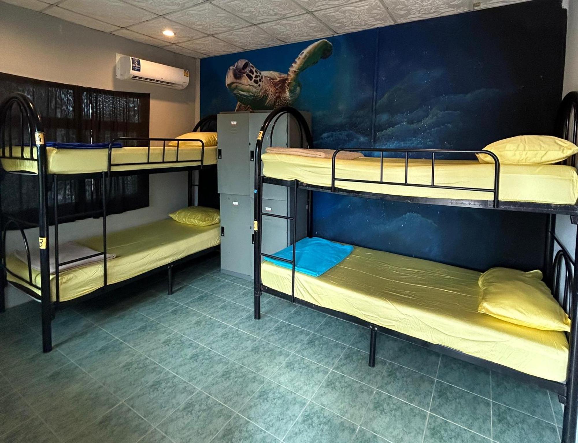 Wet! A Pool Party Hostel By Wild & Wandering Haad Rin Room photo